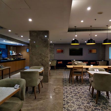 Holiday Inn Express Ahmedabad Prahlad Nagar By Ihg Экстерьер фото