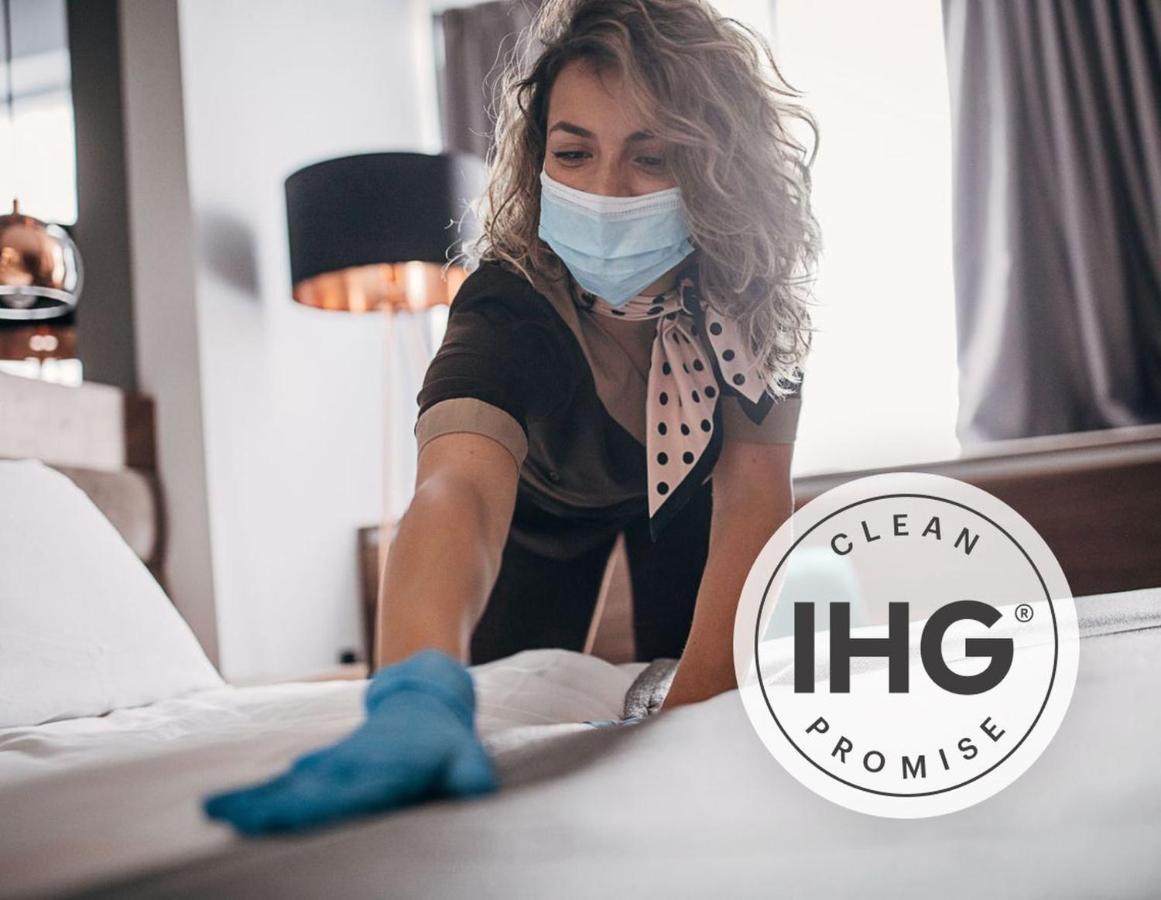 Holiday Inn Express Ahmedabad Prahlad Nagar By Ihg Экстерьер фото