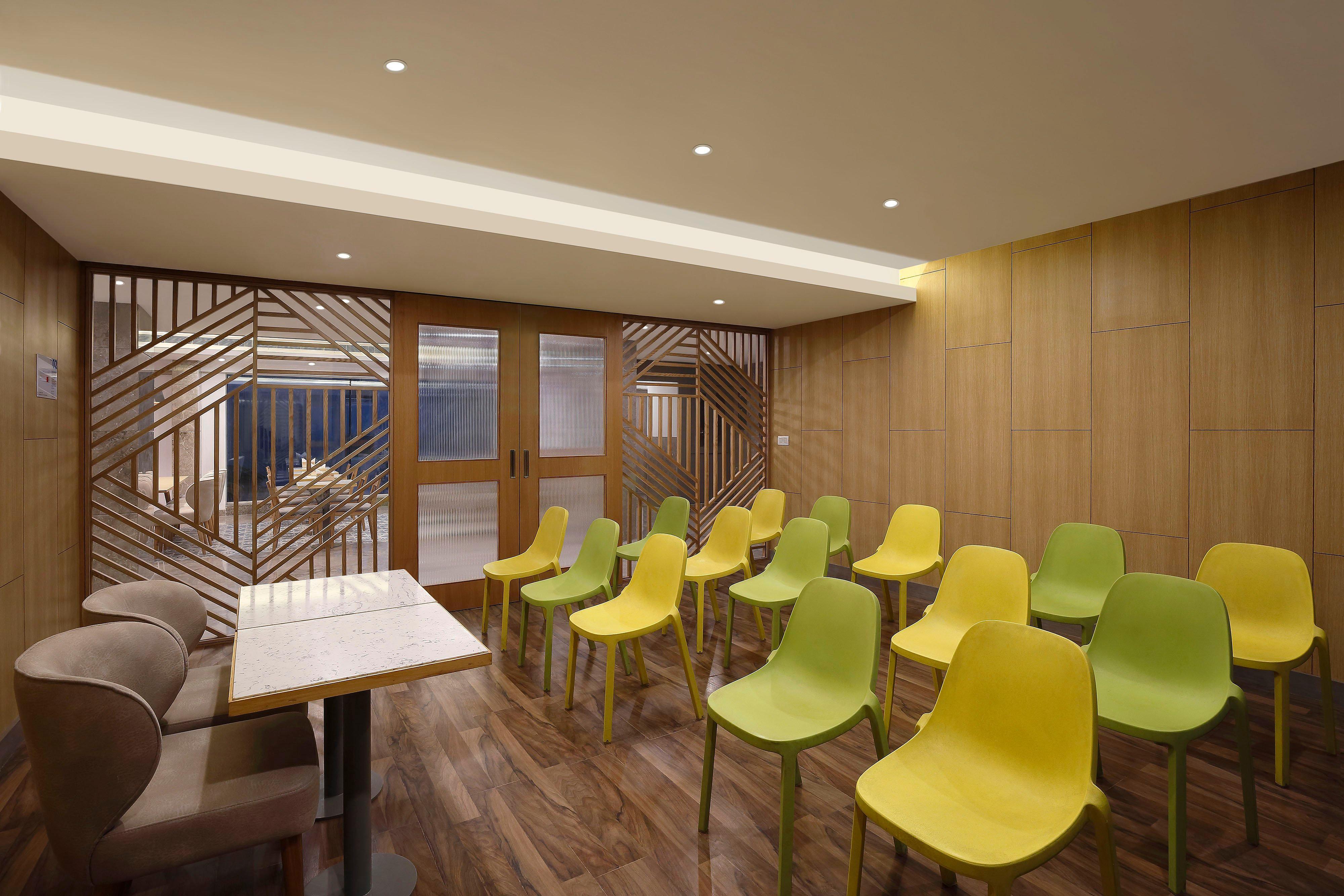 Holiday Inn Express Ahmedabad Prahlad Nagar By Ihg Экстерьер фото
