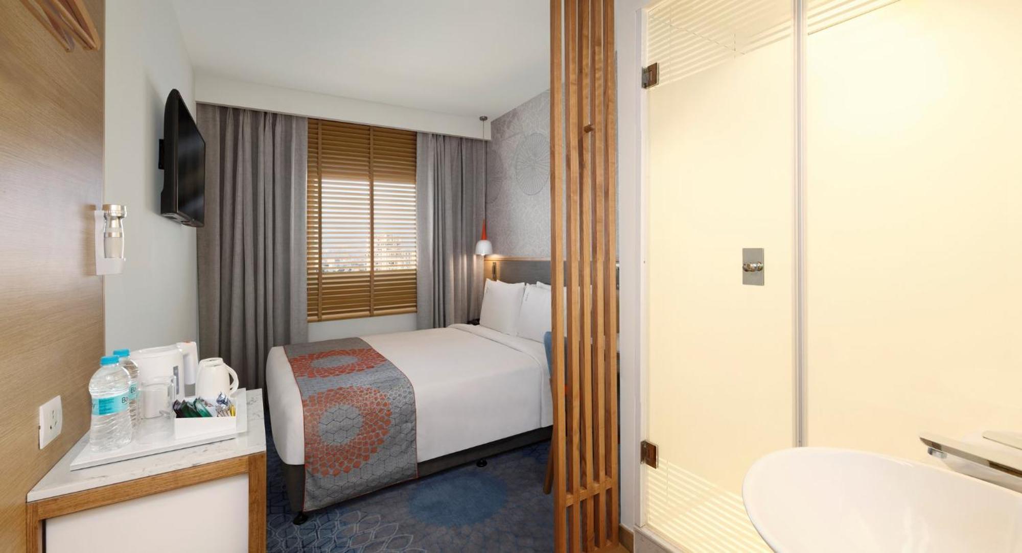 Holiday Inn Express Ahmedabad Prahlad Nagar By Ihg Экстерьер фото