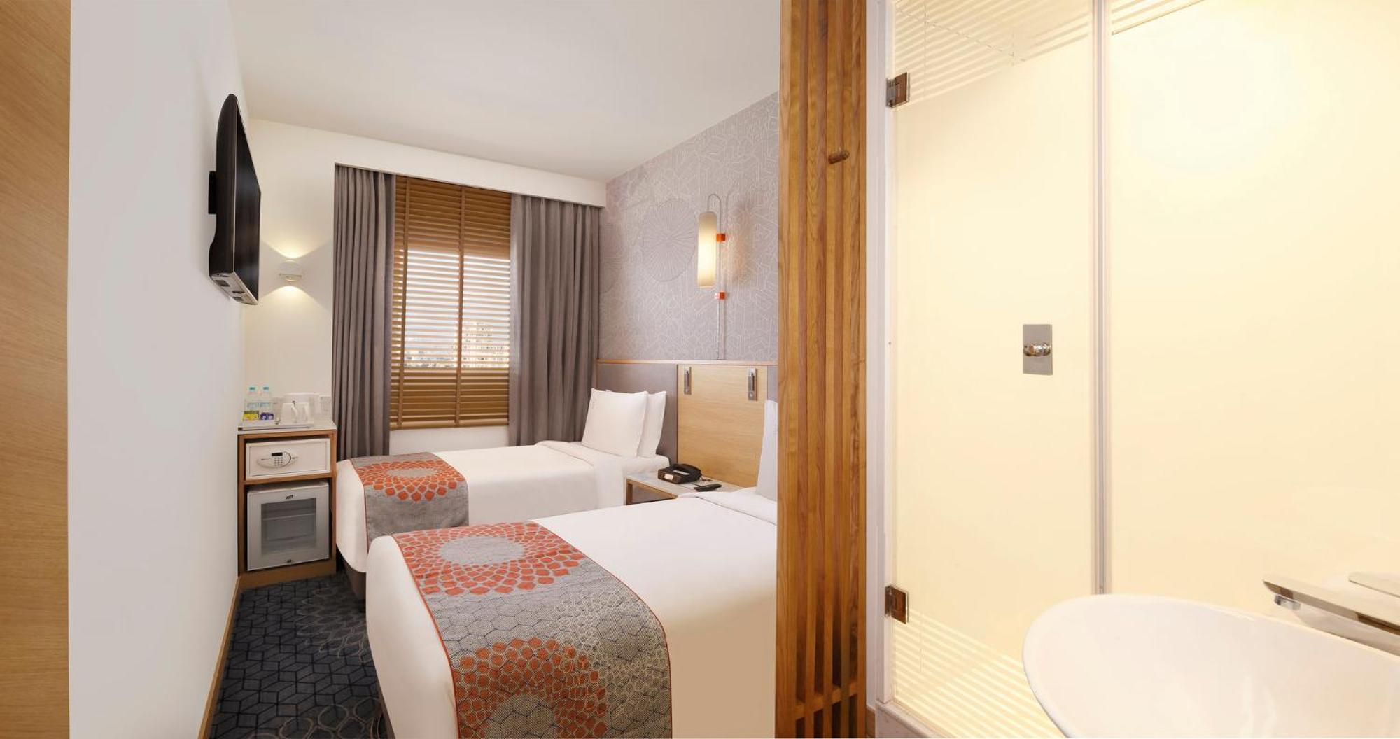 Holiday Inn Express Ahmedabad Prahlad Nagar By Ihg Экстерьер фото